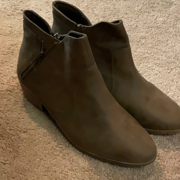 Boot - Picture 2 of 4